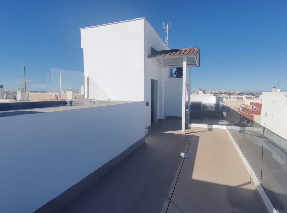1 soveværelse Lejlighed til salg i Torrevieja med swimmingpool - € 399.000 (Ref: 10156584)
