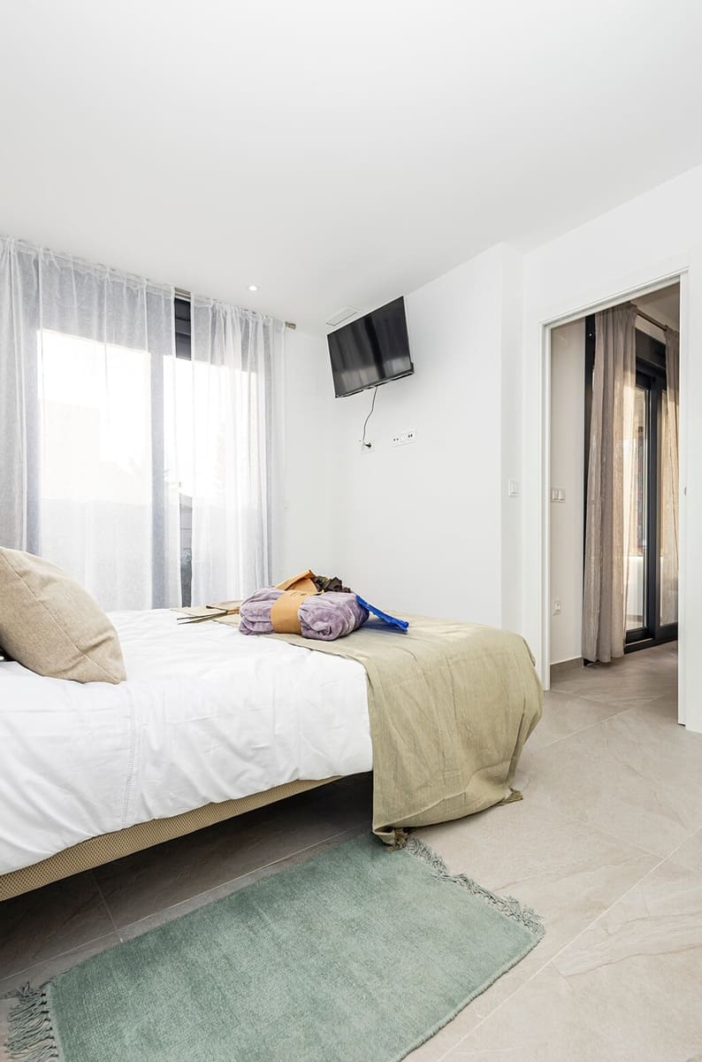 2 Zimmer Apartment zu verkaufen in Torrevieja mit Pool Garage - 299.000 € (Ref: 10156618)