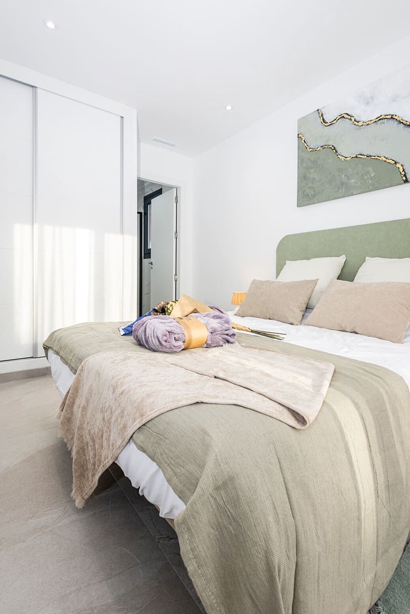 2 Zimmer Apartment zu verkaufen in Torrevieja mit Pool Garage - 299.000 € (Ref: 10156618)