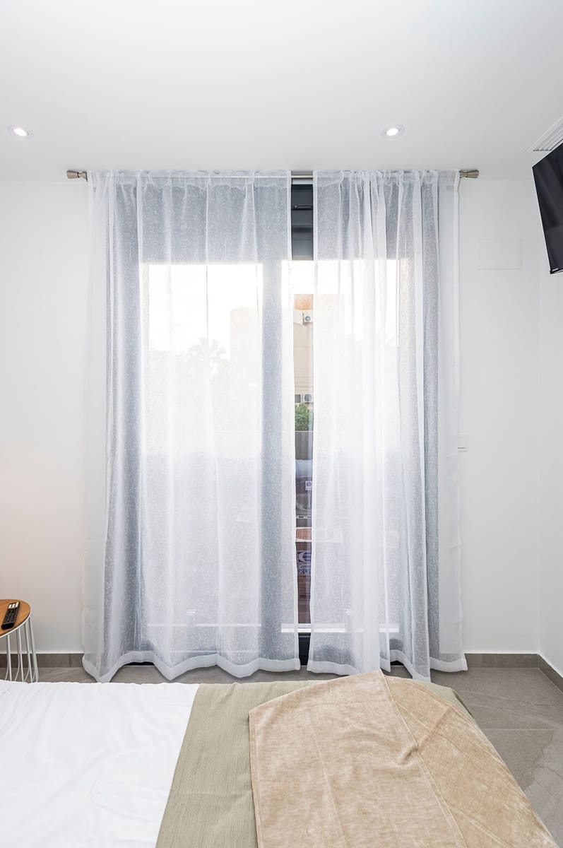 2 Zimmer Apartment zu verkaufen in Torrevieja mit Pool Garage - 299.000 € (Ref: 10156618)