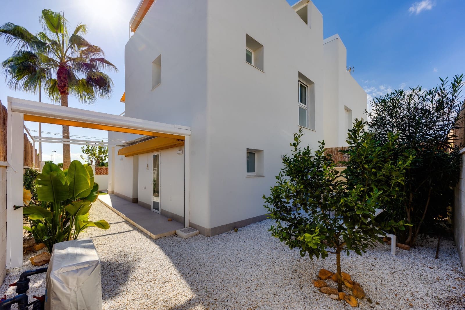 3 soveværelse Villa til salg i Pilar de la Horadada med swimmingpool - € 548.000 (Ref: 10157529)