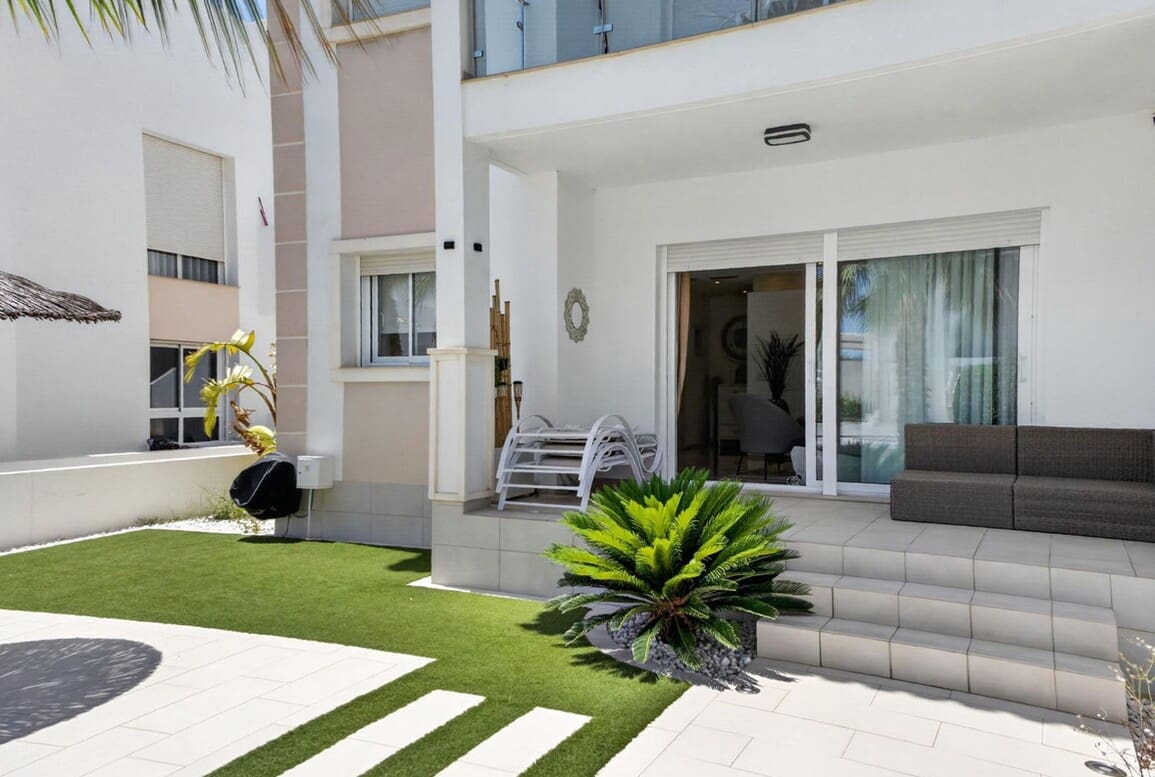 2 bedroom Apartment for sale in Rojales with pool garage - € 324,900 (Ref: 10157544)