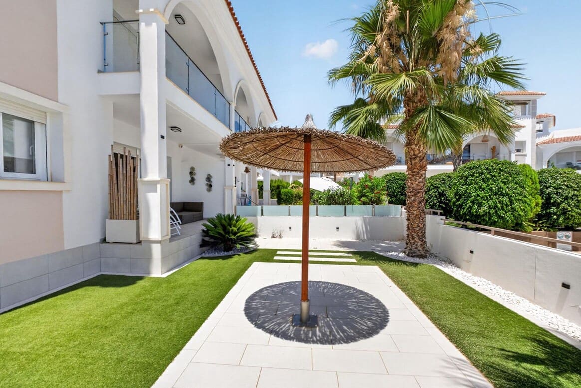 2 bedroom Apartment for sale in Rojales with pool garage - € 324,900 (Ref: 10157544)
