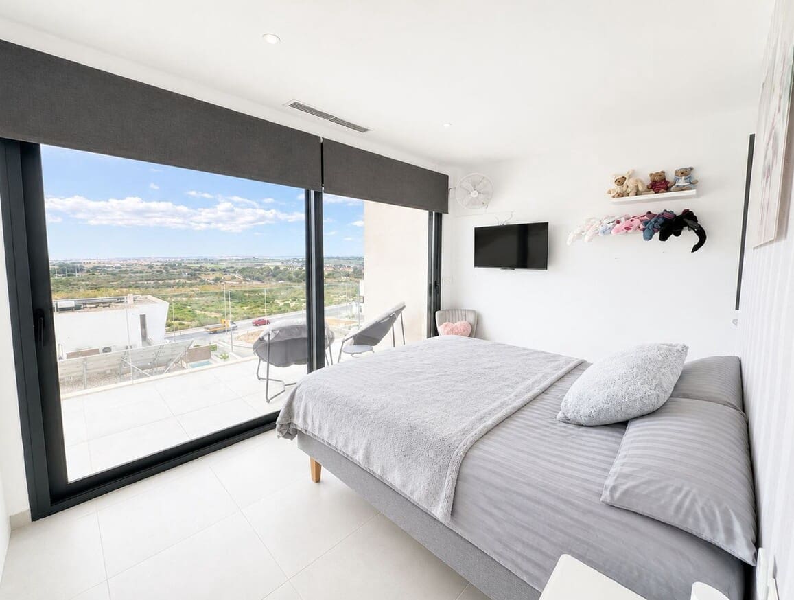 4 slaapkamer Villa te koop in Benijofar met zwembad garage - € 795.000 (Ref: 10158297)