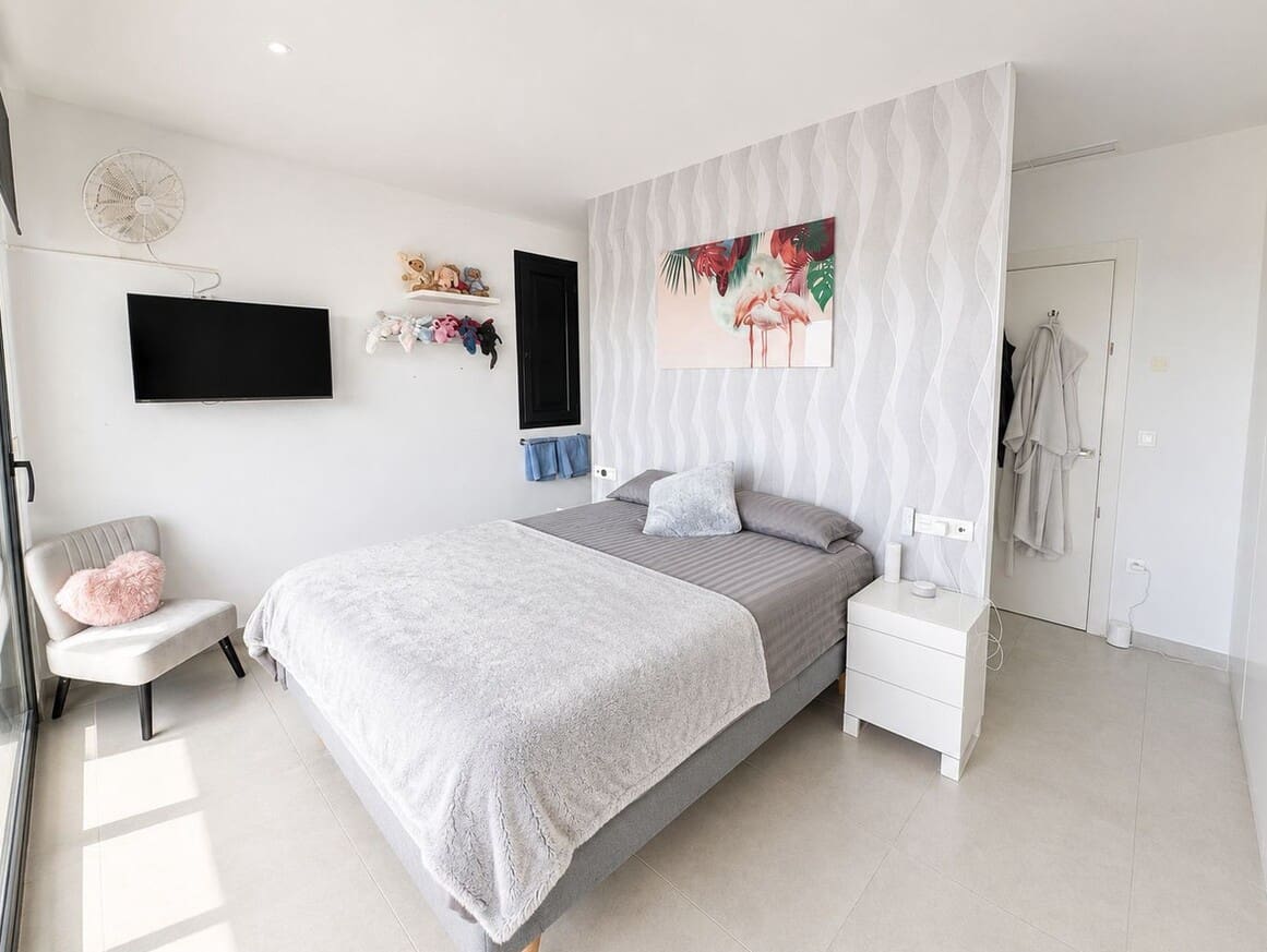 4 slaapkamer Villa te koop in Benijofar met zwembad garage - € 795.000 (Ref: 10158297)