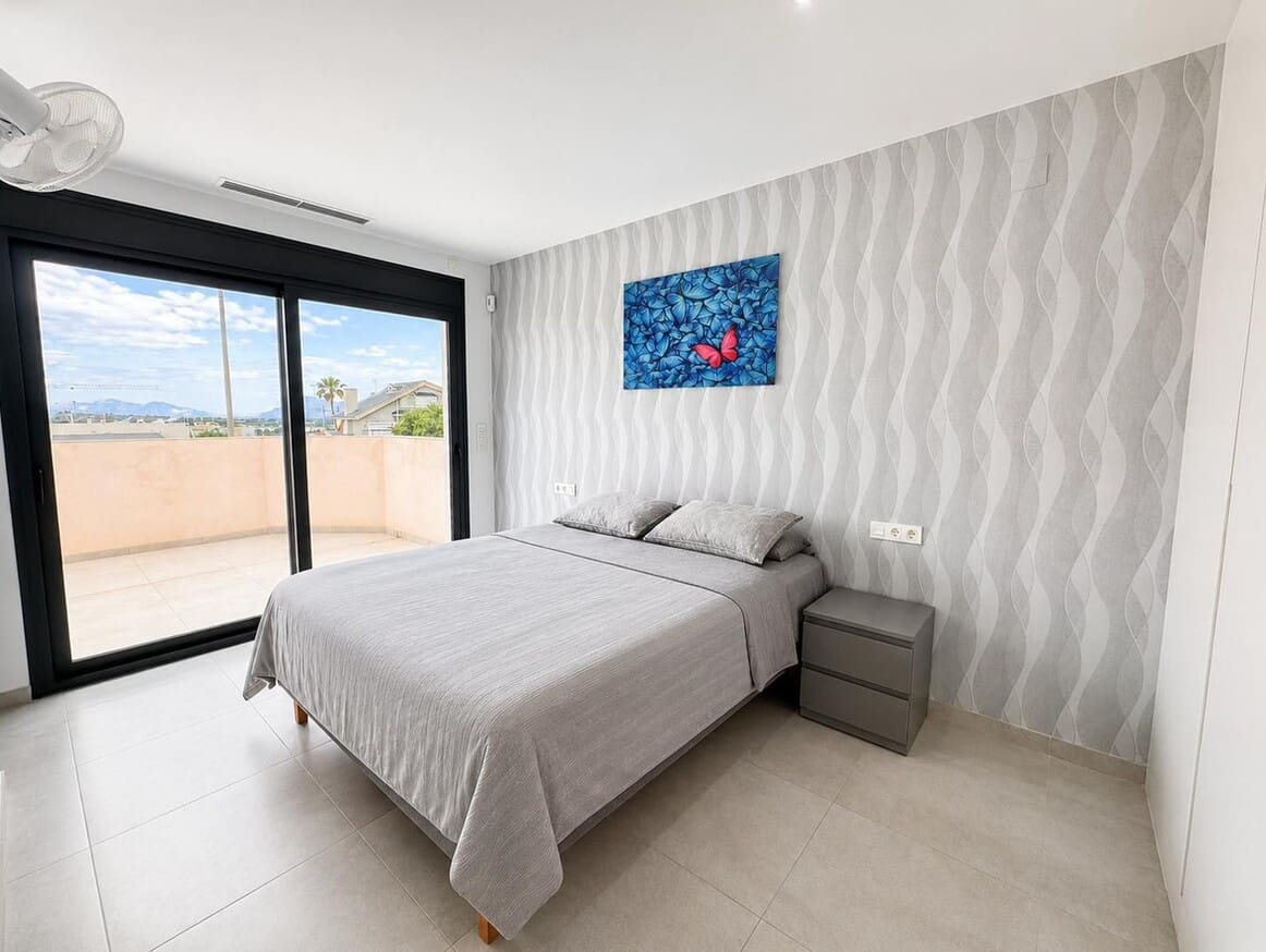 4 slaapkamer Villa te koop in Benijofar met zwembad garage - € 795.000 (Ref: 10158297)