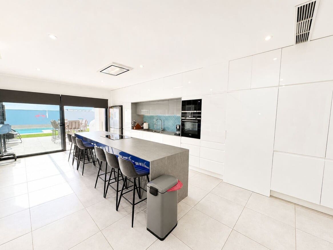 4 slaapkamer Villa te koop in Benijofar met zwembad garage - € 795.000 (Ref: 10158297)