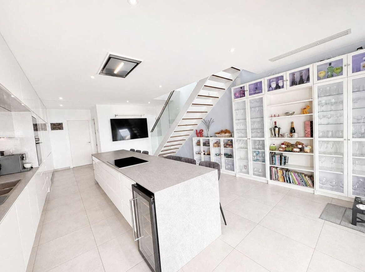 4 slaapkamer Villa te koop in Benijofar met zwembad garage - € 795.000 (Ref: 10158297)