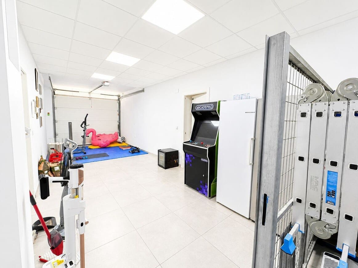 4 slaapkamer Villa te koop in Benijofar met zwembad garage - € 795.000 (Ref: 10158297)