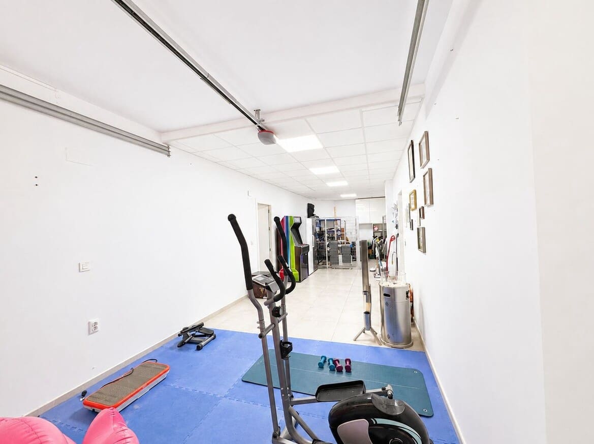 4 slaapkamer Villa te koop in Benijofar met zwembad garage - € 795.000 (Ref: 10158297)