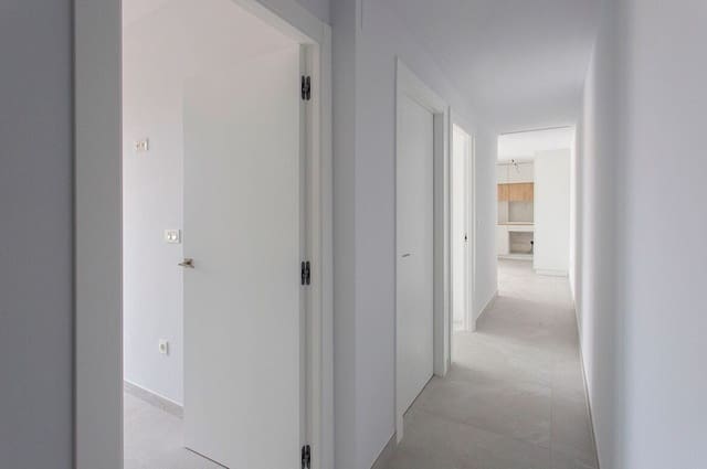 2 soverom Leilighet til salgs i Puerto Deportivo, Torrevieja med svømmebasseng - € 265 000 (Ref: 10158299)