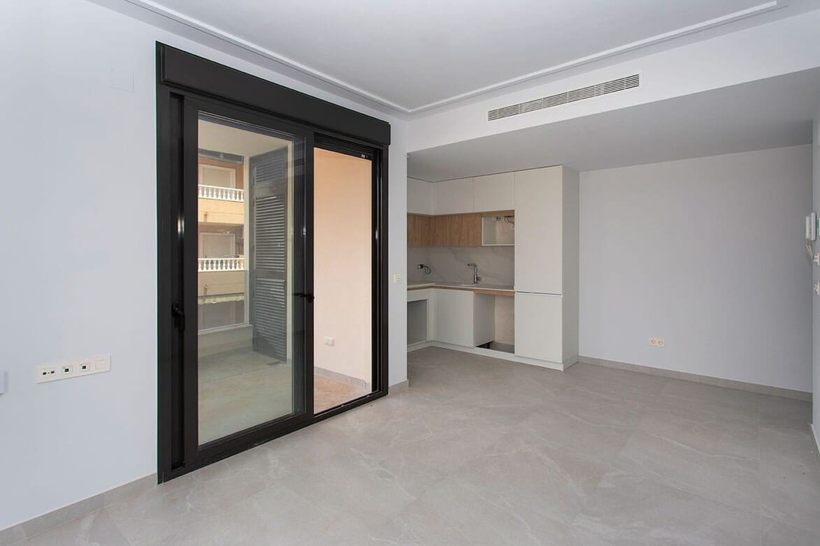 2 soverom Leilighet til salgs i Torrevieja med svømmebasseng - € 265 000 (Ref: 10158299)