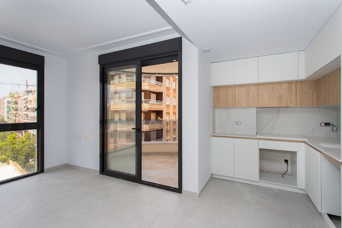 2 soverom Leilighet til salgs i Torrevieja med svømmebasseng - € 265 000 (Ref: 10158299)