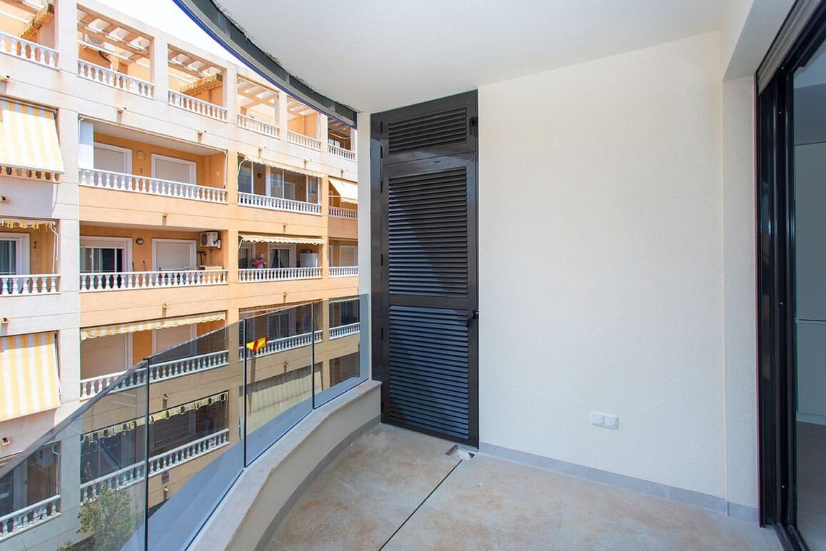 2 soverom Leilighet til salgs i Torrevieja med svømmebasseng - € 265 000 (Ref: 10158299)