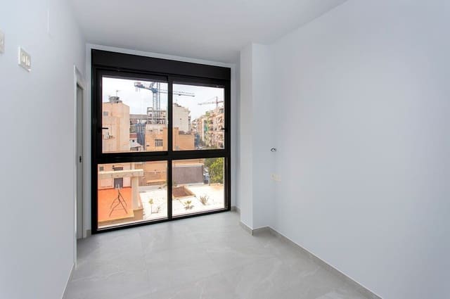 2 soverom Leilighet til salgs i Puerto Deportivo, Torrevieja med svømmebasseng - € 265 000 (Ref: 10158299)