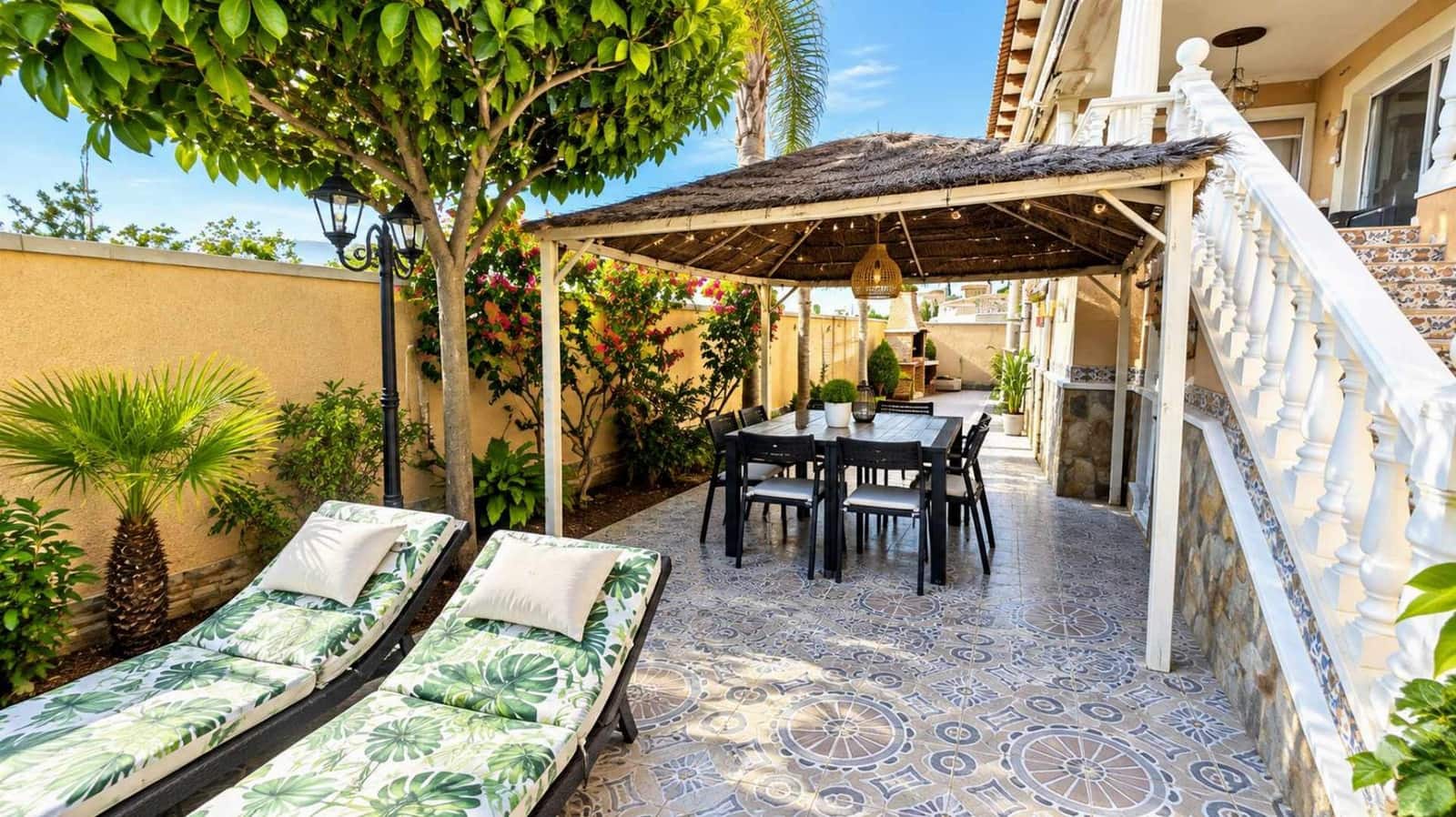 4 soveværelse Villa til salg i Benferri med swimmingpool garage - € 467.000 (Ref: 10158396)