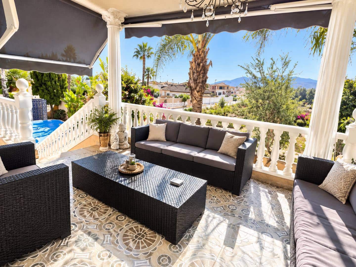 4 soveværelse Villa til salg i Benferri med swimmingpool garage - € 467.000 (Ref: 10158396)