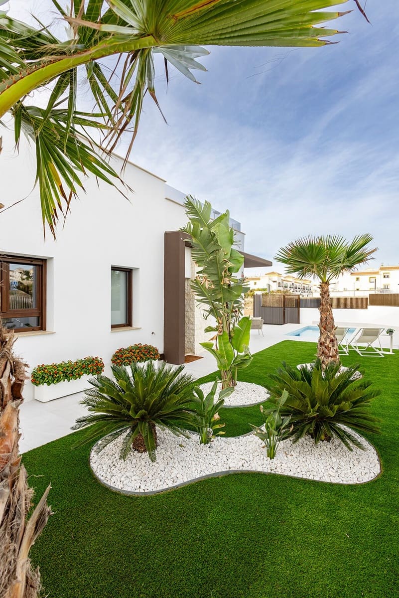 2 bedroom Villa for sale in Orihuela with pool garage - € 381,000 (Ref: 10159246)