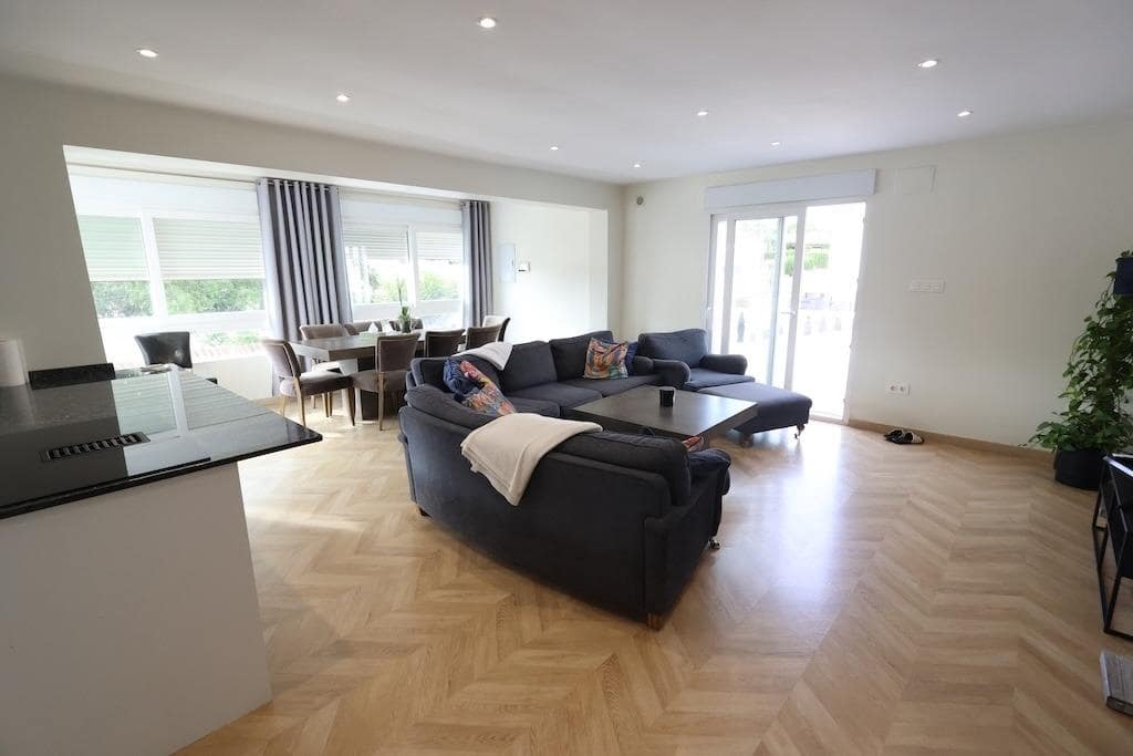 5 slaapkamer Villa te koop in Torrevieja met zwembad garage - € 599.000 (Ref: 10159264)