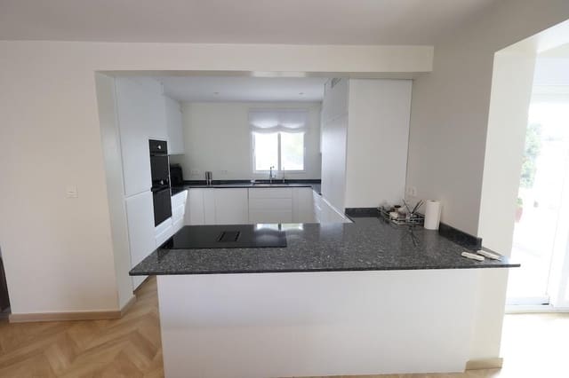 5 slaapkamer Villa te koop in Los Balcones - Los Altos, Torrevieja met zwembad garage - € 599.000 (Ref: 10159264)