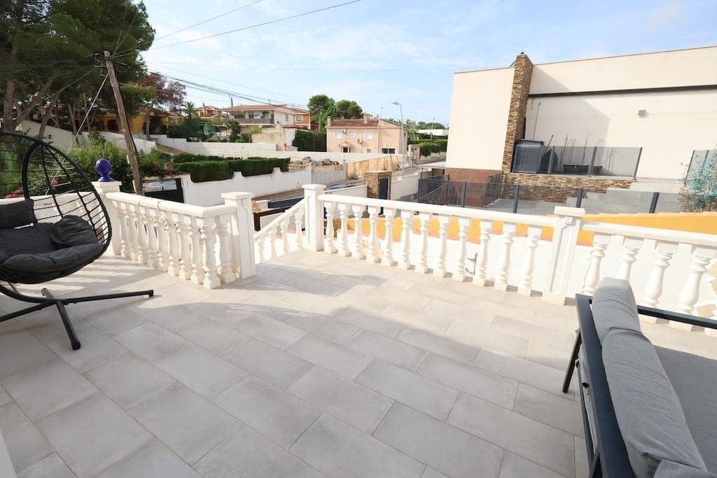 5 slaapkamer Villa te koop in Torrevieja met zwembad garage - € 599.000 (Ref: 10159264)