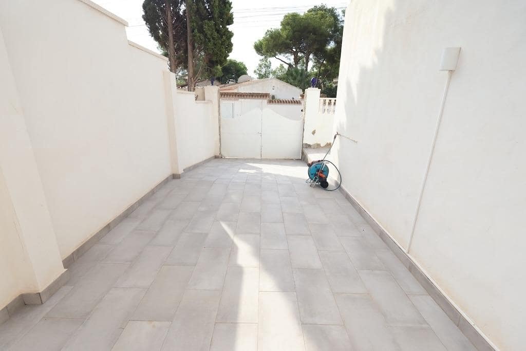 5 slaapkamer Villa te koop in Torrevieja met zwembad garage - € 599.000 (Ref: 10159264)