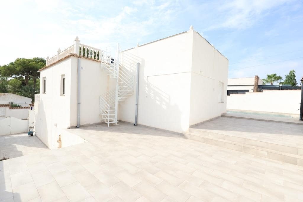 5 Zimmer Villa zu verkaufen in Torrevieja mit Pool Garage - 599.000 € (Ref: 10159264)