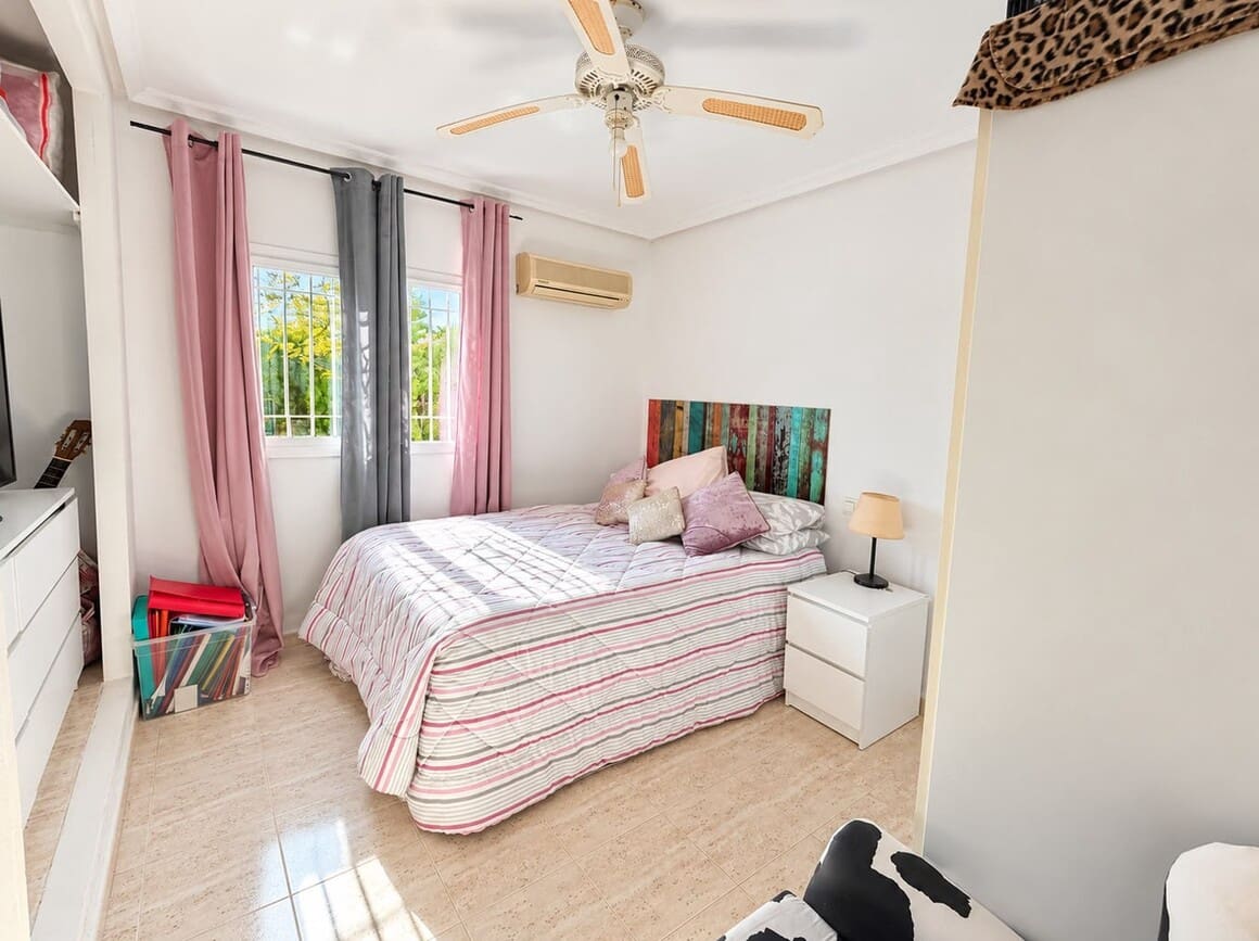 3 bedroom Villa for sale in Orihuela with pool - € 349,995 (Ref: 10159513)