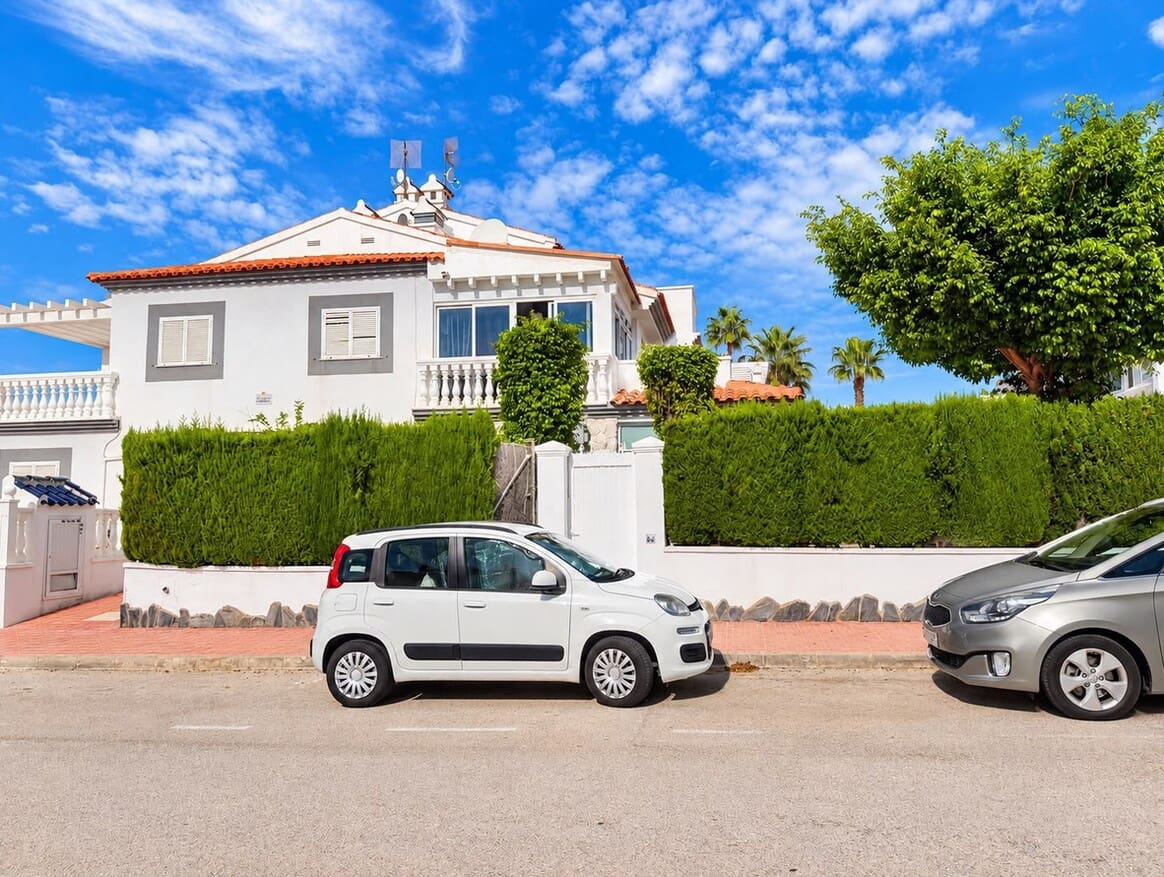 3 bedroom Villa for sale in Orihuela with pool - € 349,995 (Ref: 10159513)