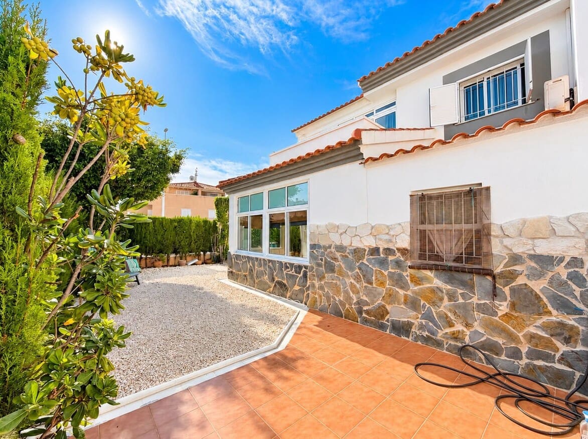 3 bedroom Villa for sale in Orihuela with pool - € 349,995 (Ref: 10159513)