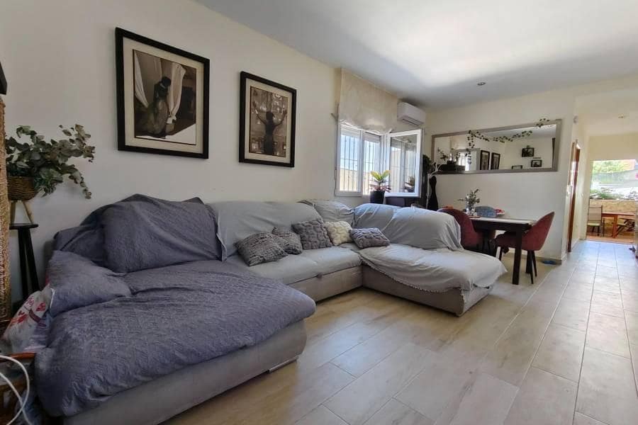 Chalet de 3 habitaciones en Torrevieja en venta con piscina garaje - 430.000 € (Ref: 10162208)