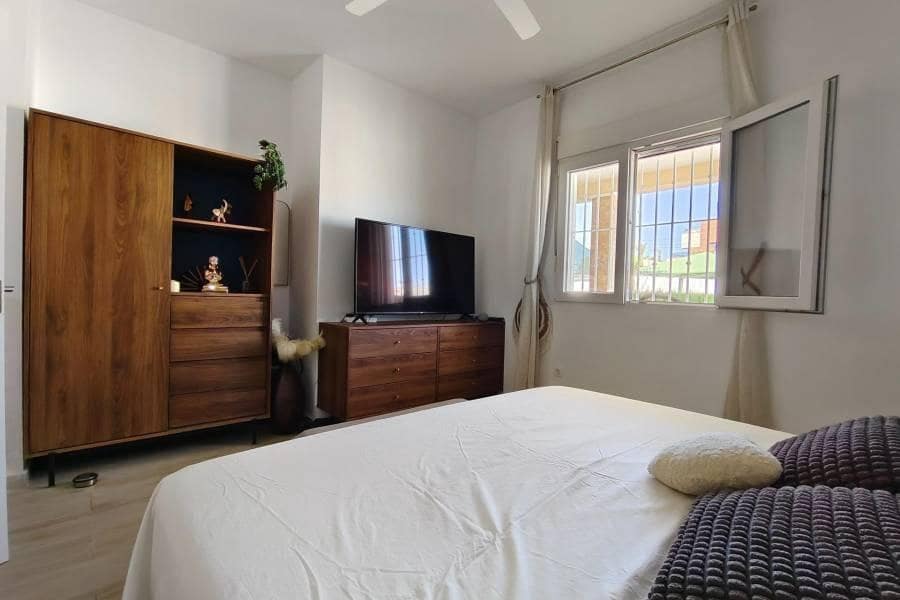 Chalet de 3 habitaciones en Torrevieja en venta con piscina garaje - 430.000 € (Ref: 10162208)