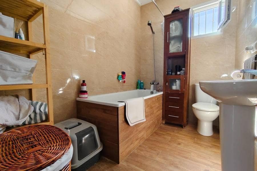 Chalet de 3 habitaciones en Torrevieja en venta con piscina garaje - 430.000 € (Ref: 10162208)