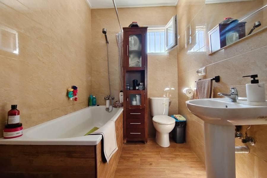 Chalet de 3 habitaciones en Torrevieja en venta con piscina garaje - 430.000 € (Ref: 10162208)