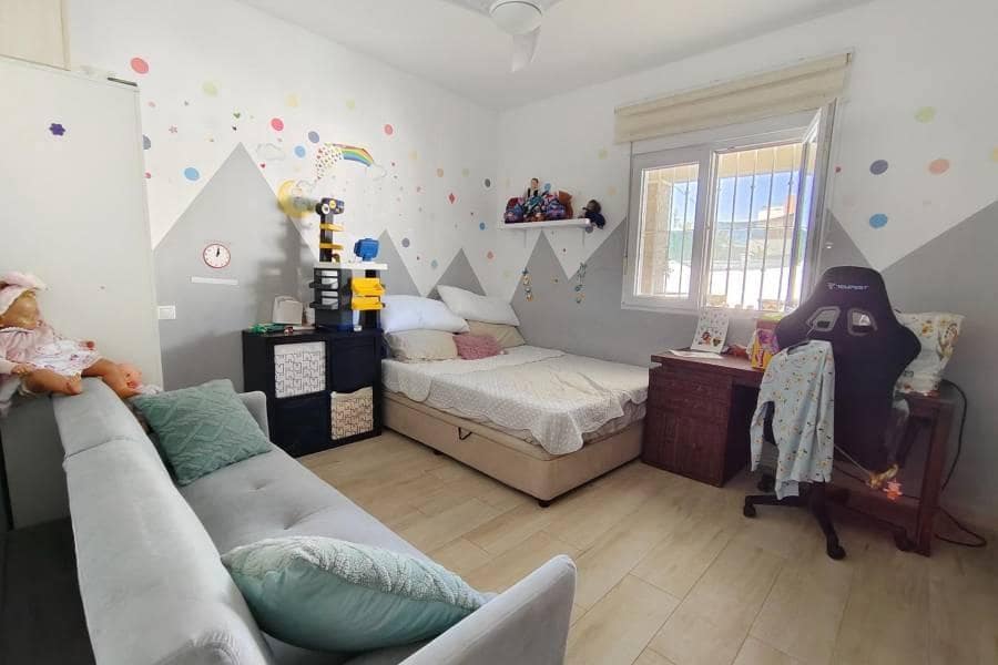 Chalet de 3 habitaciones en Torrevieja en venta con piscina garaje - 430.000 € (Ref: 10162208)
