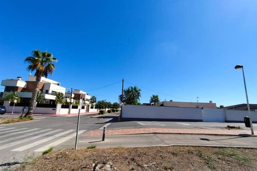 Chalet de 3 habitaciones en Torrevieja en venta con piscina garaje - 430.000 € (Ref: 10162208)
