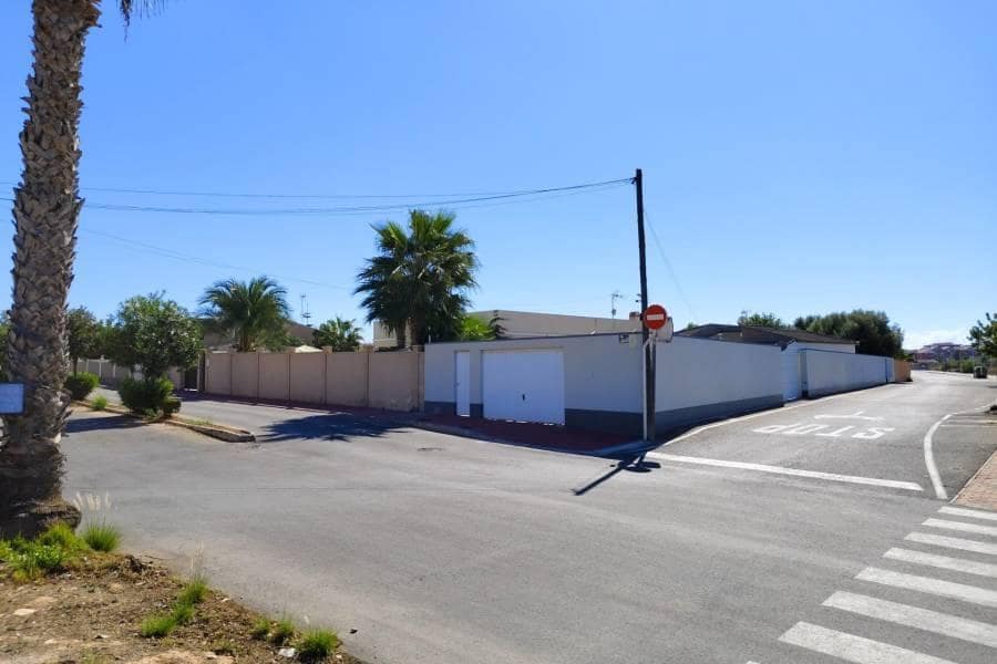 Chalet de 3 habitaciones en Torrevieja en venta con piscina garaje - 430.000 € (Ref: 10162208)