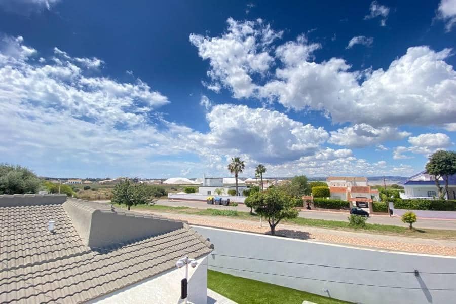 Chalet de 3 habitaciones en Torrevieja en venta con piscina garaje - 430.000 € (Ref: 10162208)