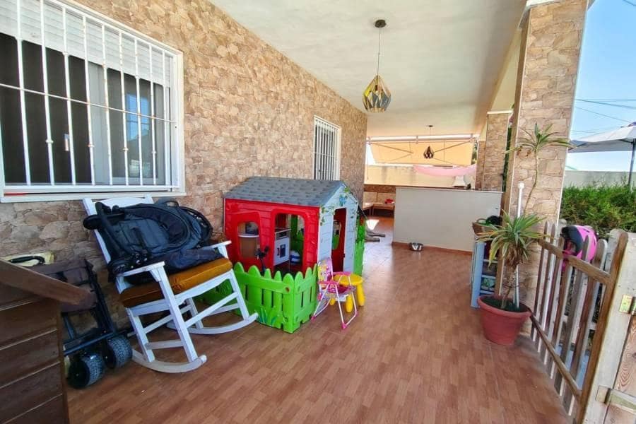 Chalet de 3 habitaciones en Torrevieja en venta con piscina garaje - 430.000 € (Ref: 10162208)