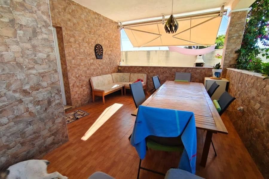 Chalet de 3 habitaciones en Torrevieja en venta con piscina garaje - 430.000 € (Ref: 10162208)