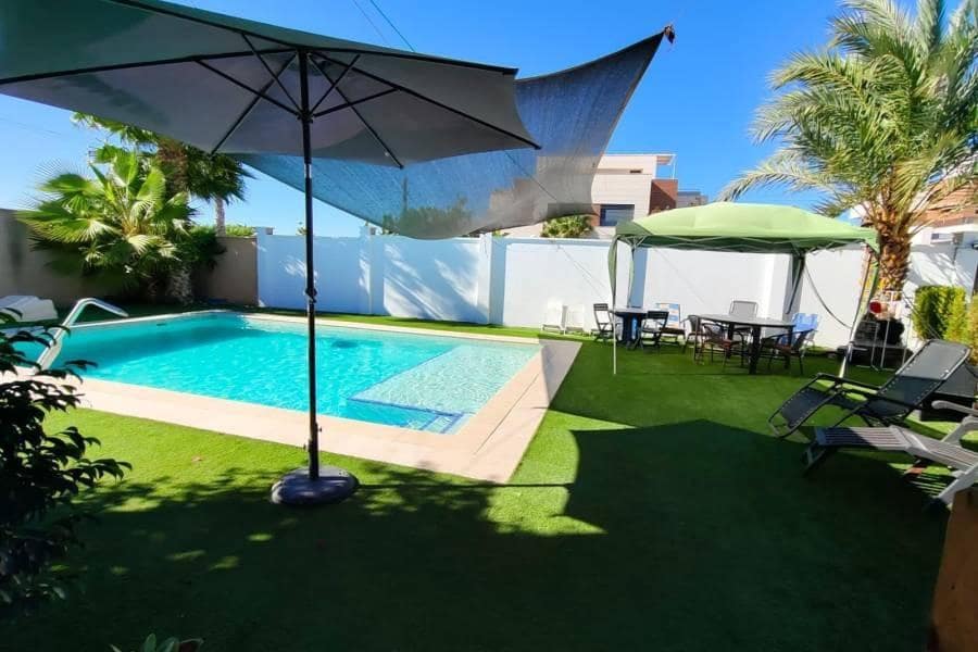 Chalet de 3 habitaciones en Torrevieja en venta con piscina garaje - 430.000 € (Ref: 10162208)