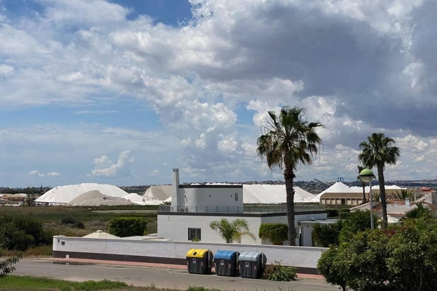 Chalet de 3 habitaciones en Torrevieja en venta con piscina garaje - 430.000 € (Ref: 10162208)
