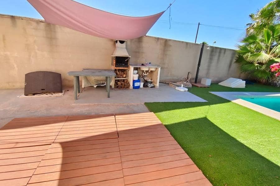 Chalet de 3 habitaciones en Torrevieja en venta con piscina garaje - 430.000 € (Ref: 10162208)