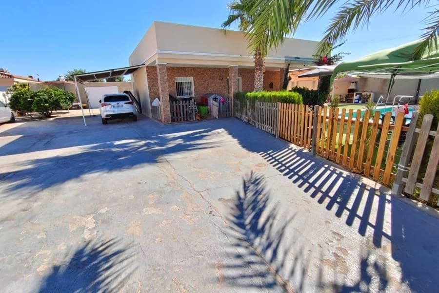 Chalet de 3 habitaciones en Torrevieja en venta con piscina garaje - 430.000 € (Ref: 10162208)