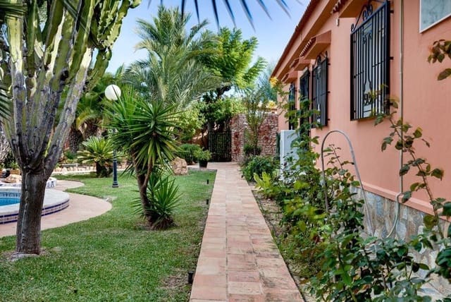 5 soverom Villa til salgs i La Siesta, Torrevieja med svømmebasseng garasje - € 850 000 (Ref: 10166297)