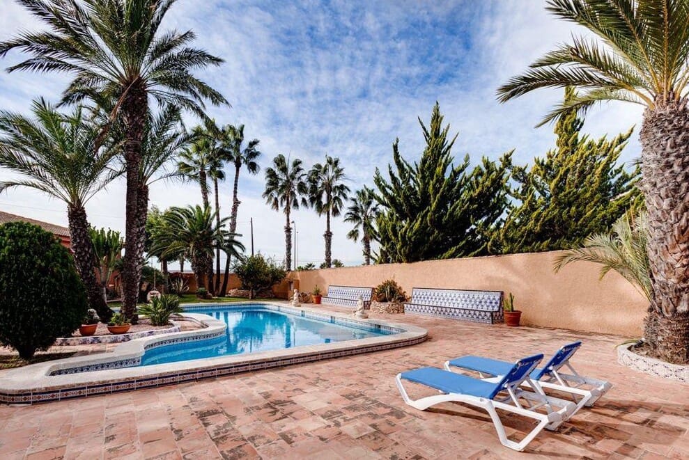 5 bedroom Villa for sale in La Siesta with pool garage - € 850,000 (Ref: 10166297)