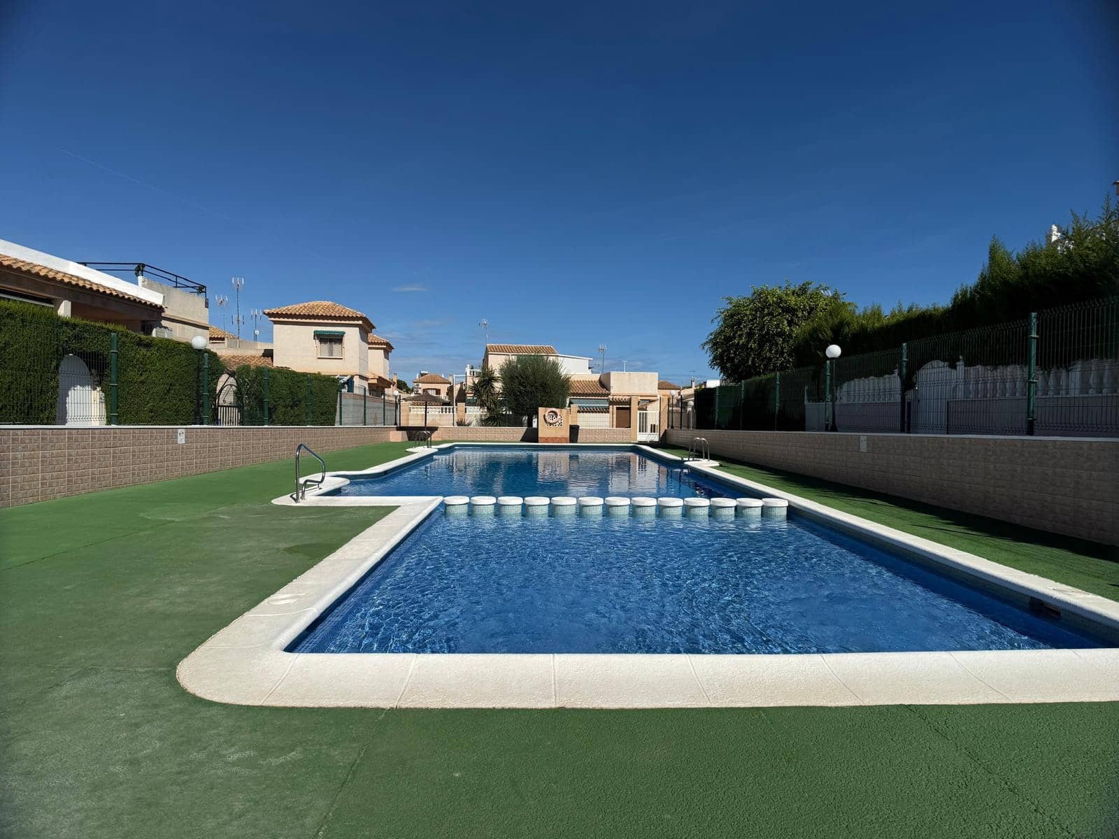 3 makuuhuone Huvila myytävänä paikassa Orihuela Costa mukana uima-altaan - 239 000 € (Ref: 10168369)