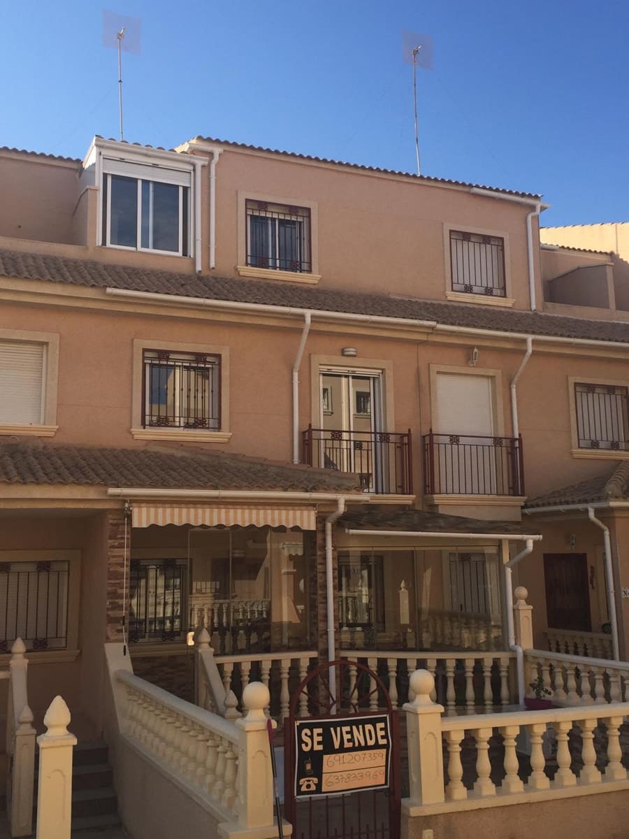 3 soverom Villa til salgs i Torrevieja med svømmebasseng - € 274 990 (Ref: 10168377)