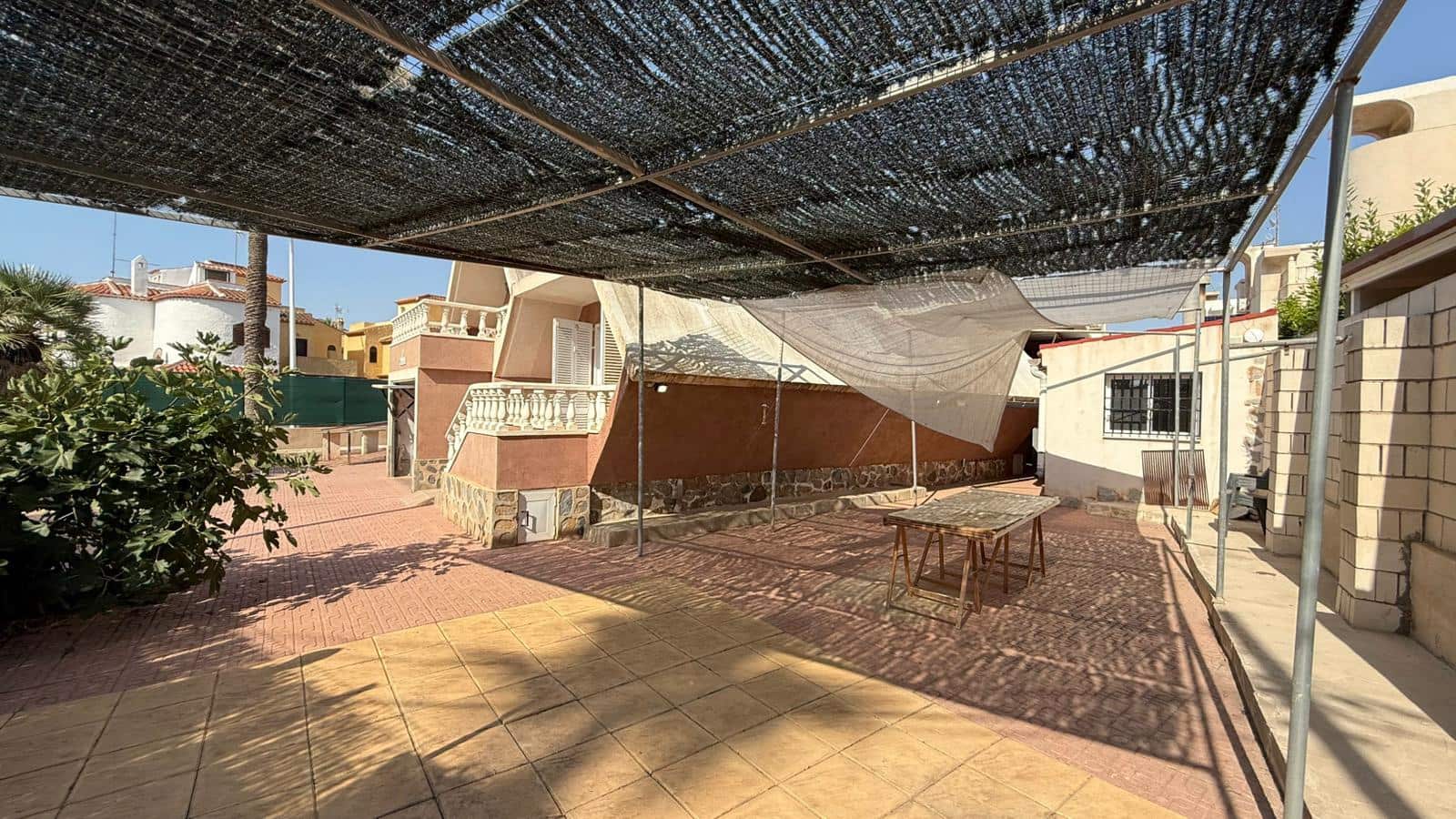 3 makuuhuone Huvila myytävänä paikassa Torrevieja mukana uima-altaan 
autotalli - 490 500 € (Ref: 10168381)