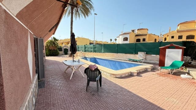 3 makuuhuone Huvila myytävänä paikassa Los Frutales, Torrevieja mukana uima-altaan 
autotalli - 490 500 € (Ref: 10168381)